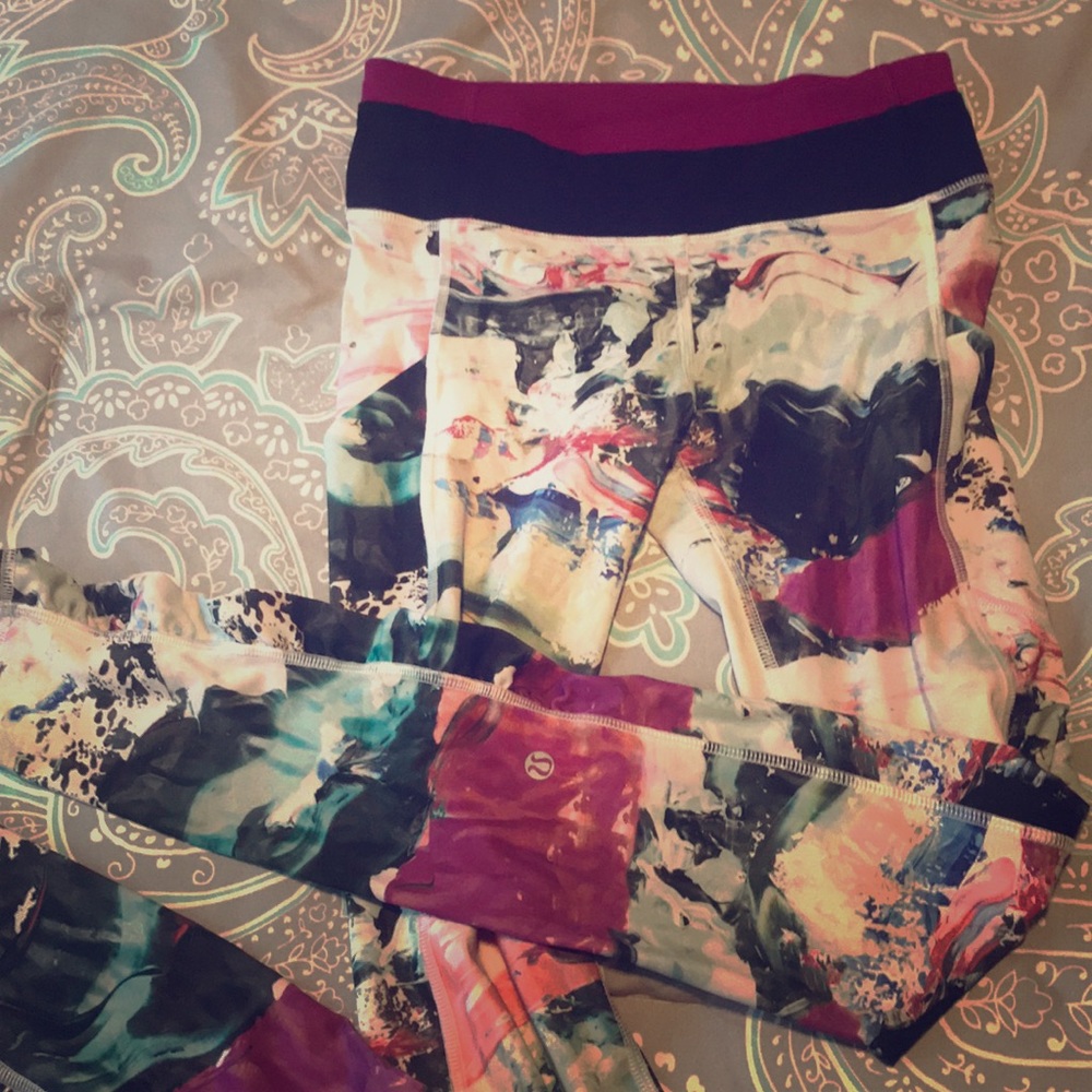Lululemon super fun print leggings WITH pockets